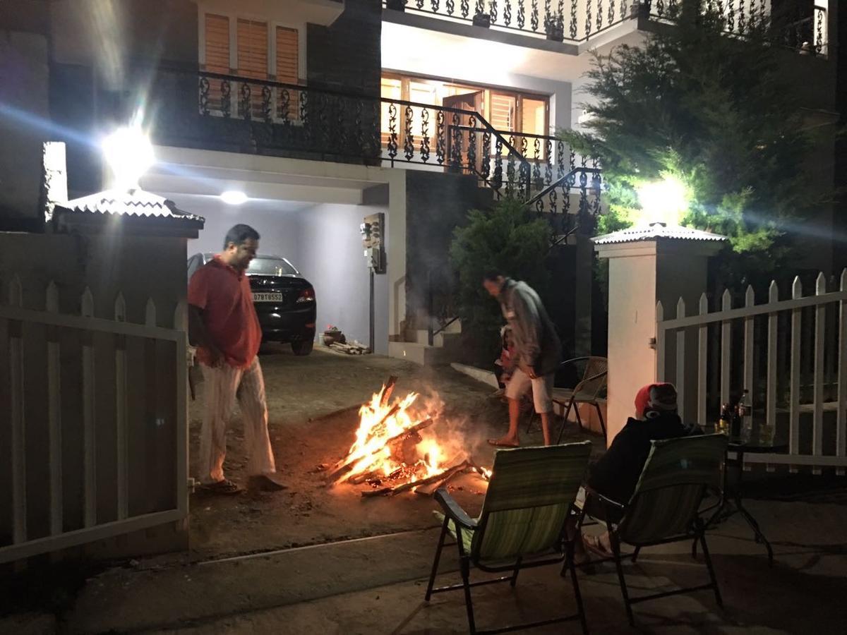 Aanvis Inn Утакаманд Экстерьер фото